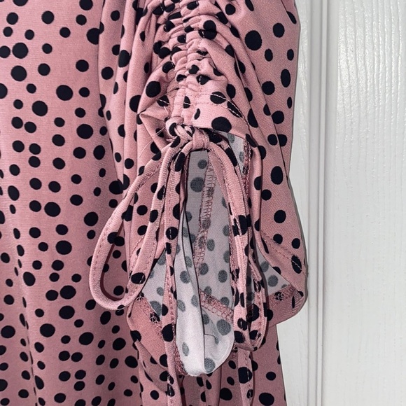 NY Women’s collection pink and black polkadot blouse scrunch tie sleeves Size 1X - Picture 7 of 14
